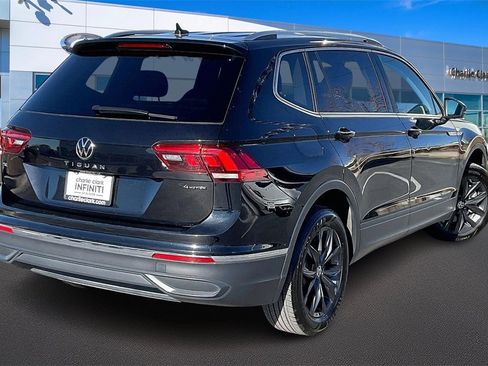 Used 2024 Volkswagen Tiguan SE image 2