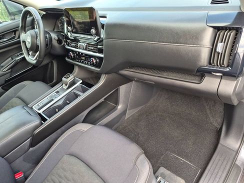 Used 2025 Nissan Pathfinder SV w/ SV Premium Package FWD image 30