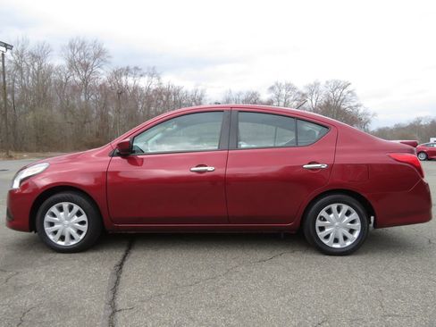 Used 2019 Nissan Versa SV image 8