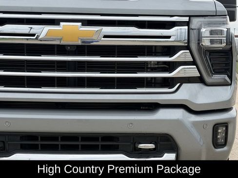 Used 2024 Chevrolet Silverado 2500 High Country w/ High Country Premium Package AWD/4WD image 4