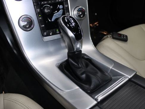 Used 2018 Volvo S60 T5 Dynamic w/ Vision Package image 14