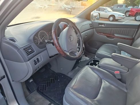 Used 2005 Toyota Sienna XLE w/ XLE Pkg 5 FWD image 8