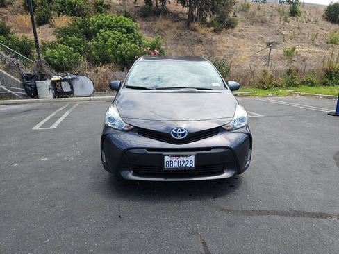 Used 2017 Toyota Prius V Four w/ Carpet Mat Package FWD image 12