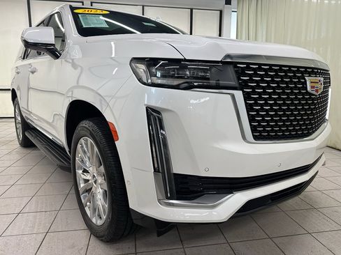 Used 2023 Cadillac Escalade Premium Luxury image 2