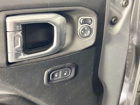 Used 2021 Jeep Wrangler Rubicon AWD/4WD image 17