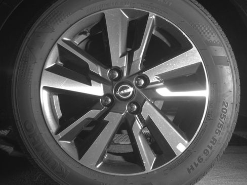 Used 2025 Nissan Versa SV FWD image 14