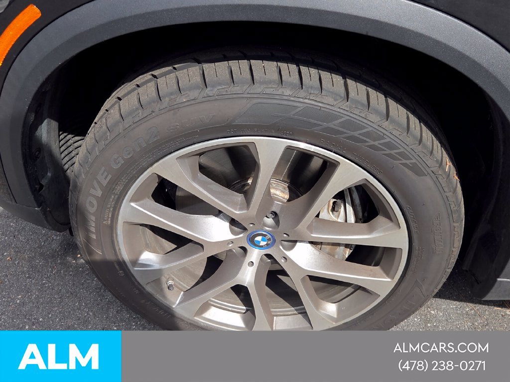 Used 2025 BMW X5 xDrive50e AWD/4WD image 3