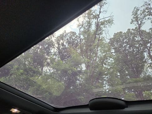 Used 2025 Land Rover Discovery S image 28