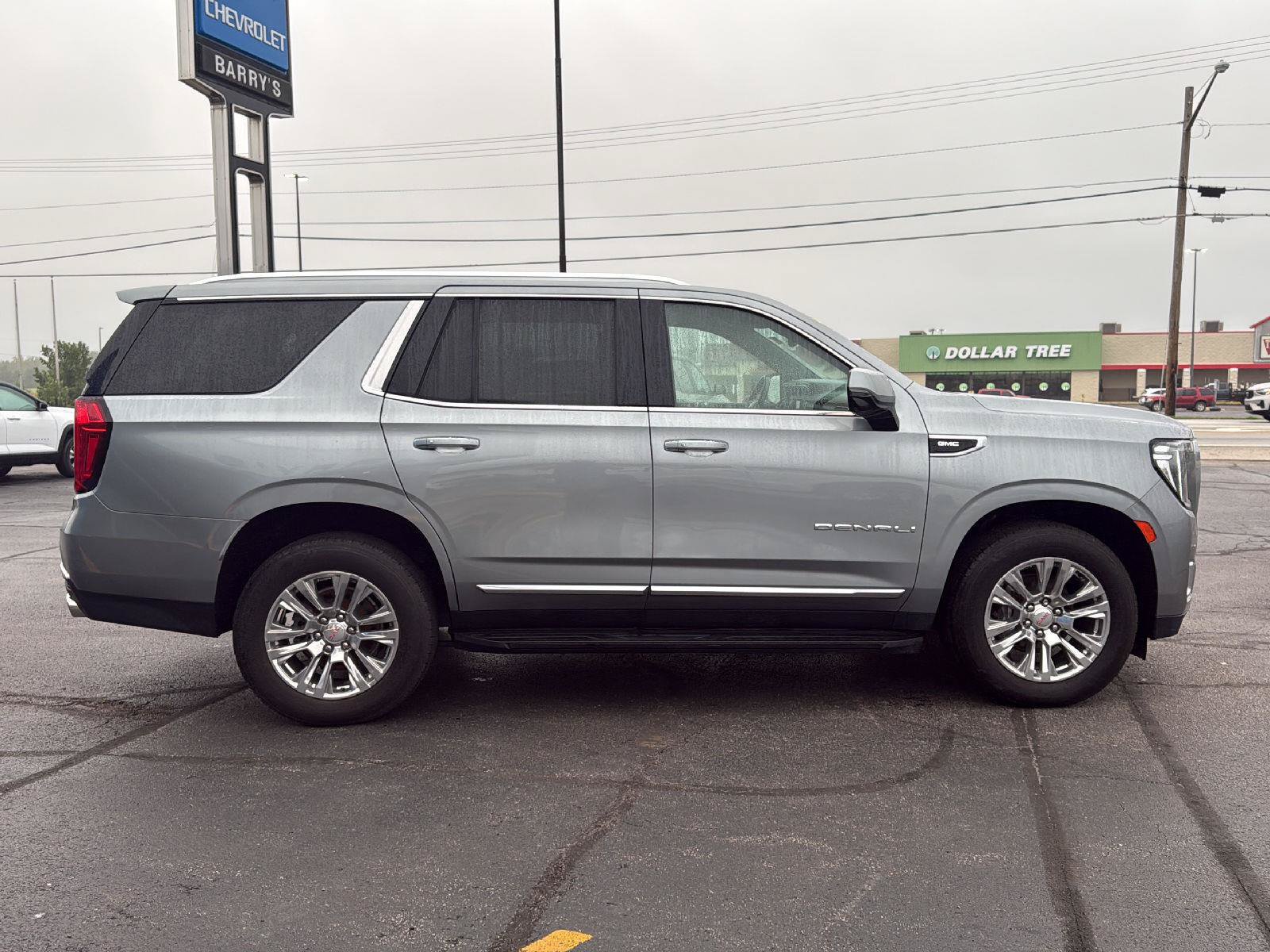 Used 2023 GMC Yukon Denali AWD/4WD image 6