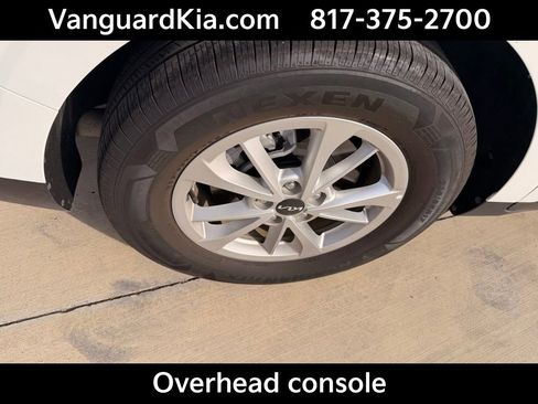 Certified 2024 Kia Carnival LX image 10