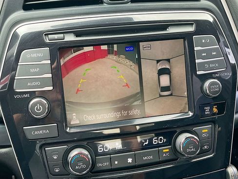 Used 2023 Nissan Maxima SR w/ Sport Mat Group FWD image 14