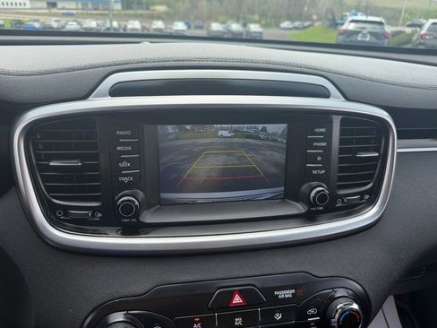 Used 2019 Kia Sorento AWD image 18