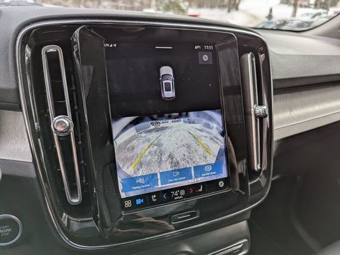 Used 2025 Volvo XC40 B5 Core image 13