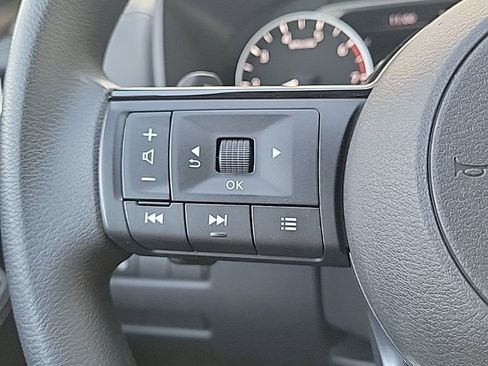 Used 2022 Nissan Rogue SV image 27