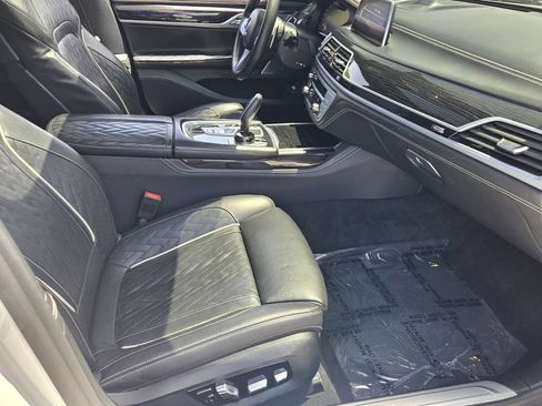 Used 2021 BMW 750i xDrive w/ Autobahn Package AWD/4WD image 16