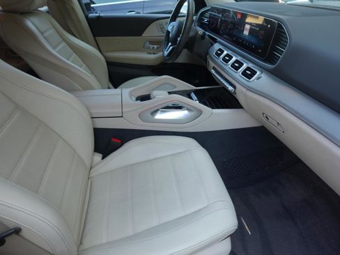 Used 2020 Mercedes-Benz GLE 350 4MATIC w/ AMG Line Exterior image 9