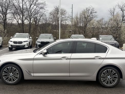 Used 2020 BMW 530i xDrive w/ Premium Package image 7