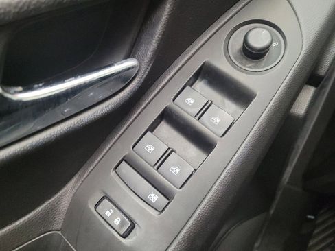 Used 2018 Chevrolet Trax LT w/ LT Convenience Package image 27