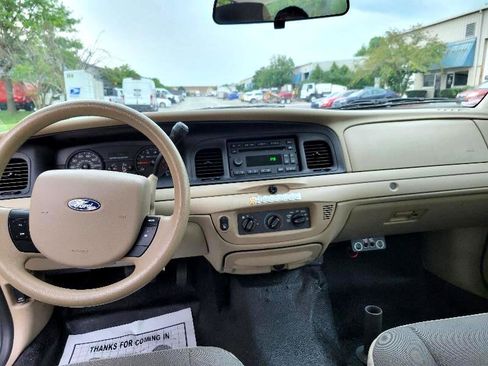 Used 2011 Ford Crown Victoria Police Interceptor w/ Comfort & Convenience Group image 34