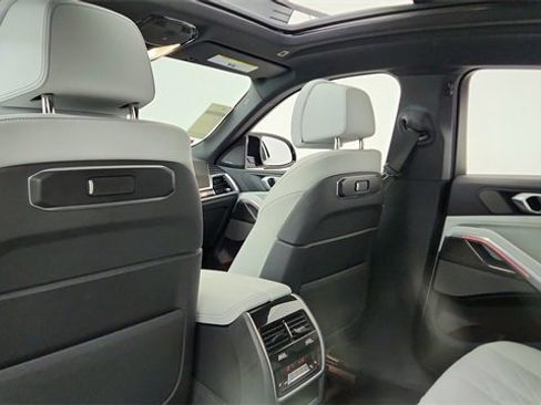 Used 2026 BMW X6 M60i image 31