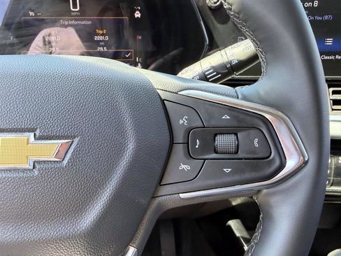 Used 2025 Chevrolet Trax LT w/ LT Convenience Package image 26