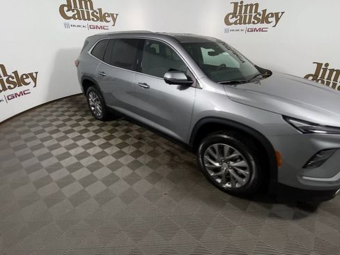 Used 2026 Buick Enclave Preferred w/ Power Package image 2