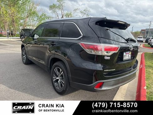 Used 2016 Toyota Highlander XLE image 3