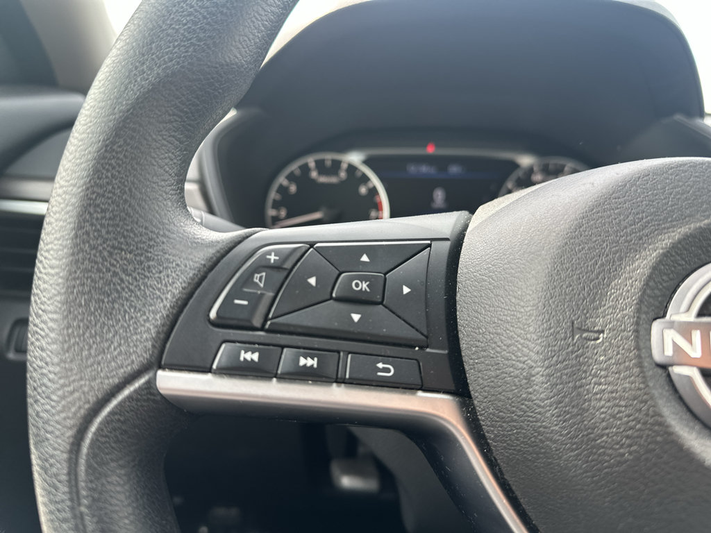Used 2024 Nissan Altima 2.5 SV FWD image 25