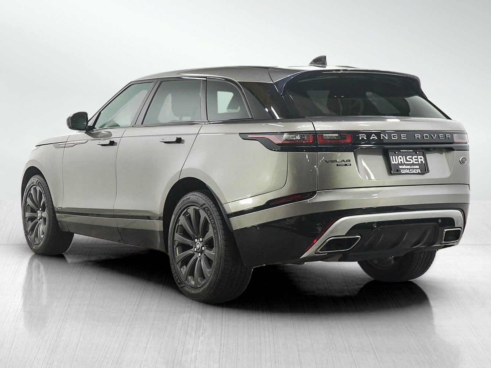 Used 2018 Land Rover Range Rover Velar R-Dynamic SE AWD/4WD image 3