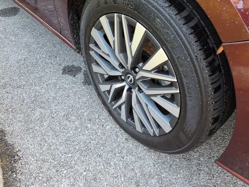 Used 2025 Nissan Altima 2.5 SV image 4