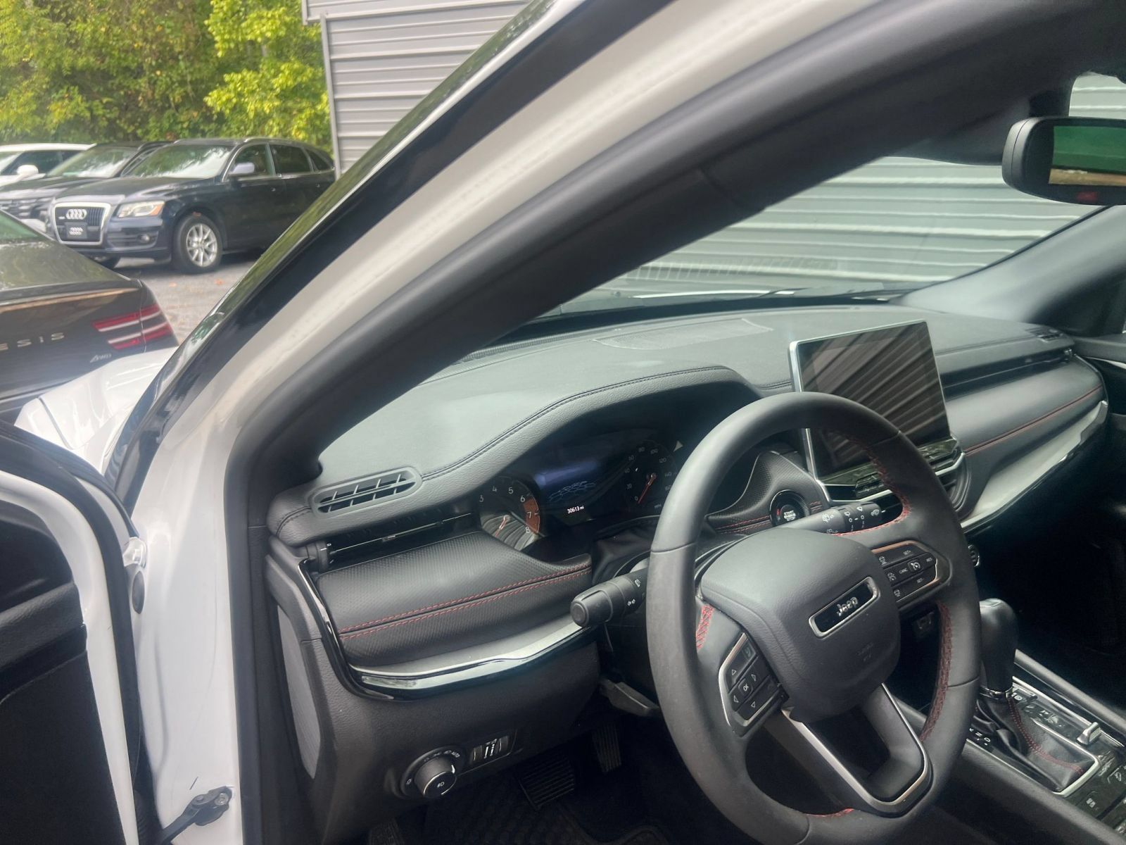 Used 2025 Jeep Compass Trailhawk AWD/4WD image 28