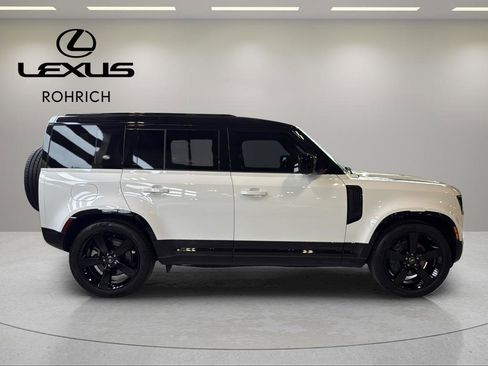 Used 2024 Land Rover Defender 110 X-Dynamic SE AWD/4WD image 5