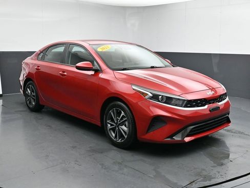 Used 2023 Kia Forte LXS image 2