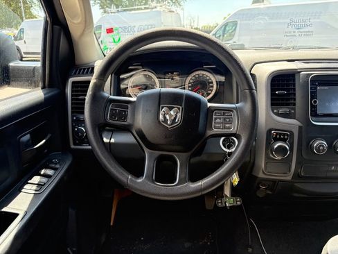 Used 2017 RAM 1500 ST RWD image 8