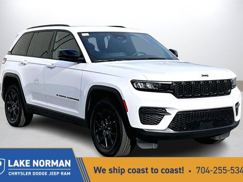 Certified 2024 Jeep Grand Cherokee Altitude image 1