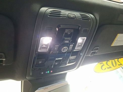 Used 2025 Cadillac Escalade V image 33