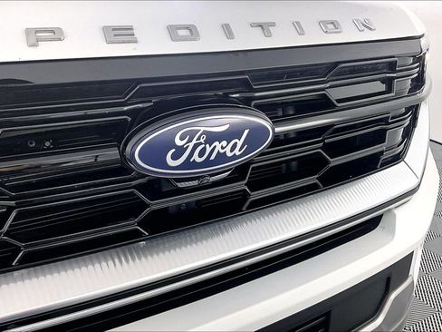 Used 2025 Ford Expedition Platinum w/ Driver's Package AWD/4WD image 31