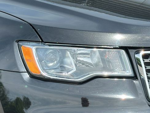 Used 2019 Jeep Grand Cherokee Limited AWD/4WD image 4