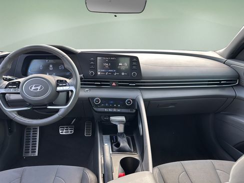Used 2025 Hyundai Elantra Sport FWD image 9