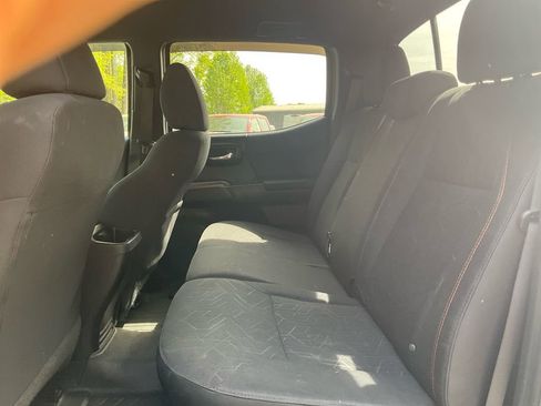 Used 2017 Toyota Tacoma TRD Sport image 14