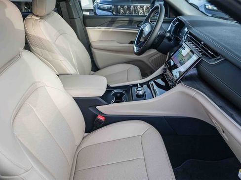 New 2025 Jeep Grand Cherokee L Limited image 16