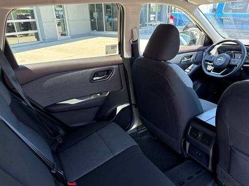 Used 2023 Nissan Rogue SV AWD/4WD image 44
