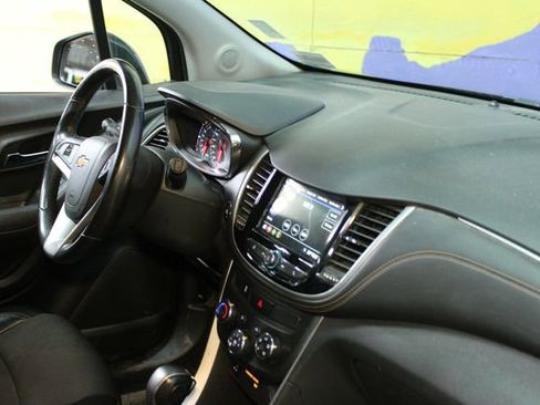 Used 2019 Chevrolet Trax LT w/ LT Convenience Package AWD/4WD image 10