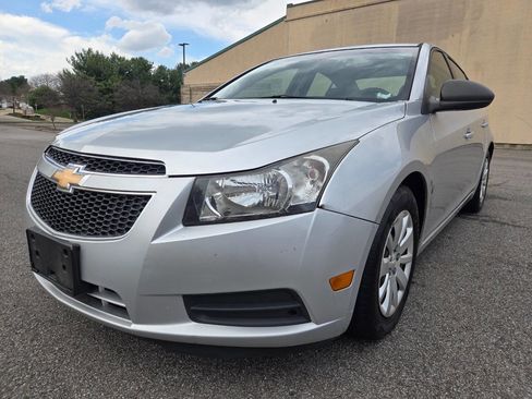 Used 2011 Chevrolet Cruze LS image 1
