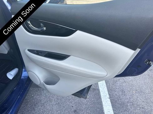 Used 2022 Nissan Rogue Sport SV w/ Technology Package AWD/4WD image 11