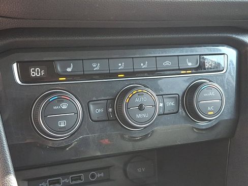 Used 2019 Volkswagen Tiguan SE image 15