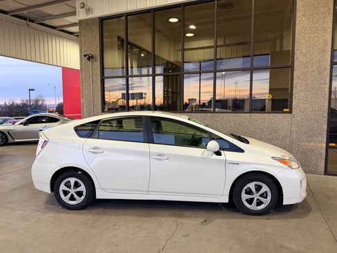 Used 2015 Toyota Prius Three image 31
