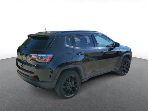 Certified 2022 Jeep Compass Altitude image 8
