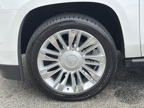Used 2017 Cadillac Escalade Platinum AWD/4WD image 39