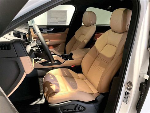 New 2026 Porsche Cayenne GTS image 5